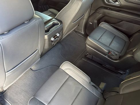 Used 2024 GMC Yukon SLT AWD/4WD image 13
