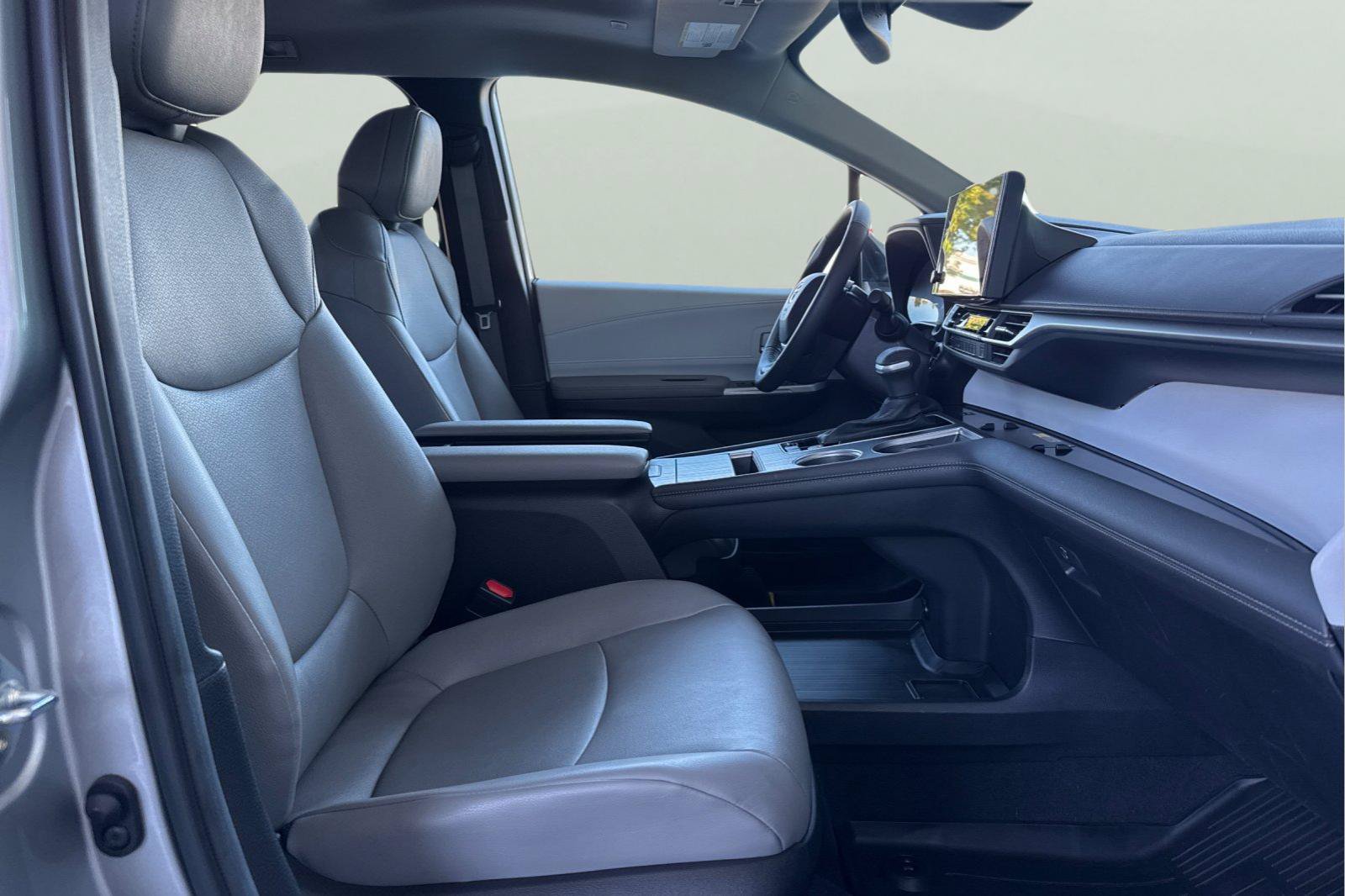 Certified 2025 Toyota Sienna XLE w/ XLE Plus Package AWD/4WD image 22
