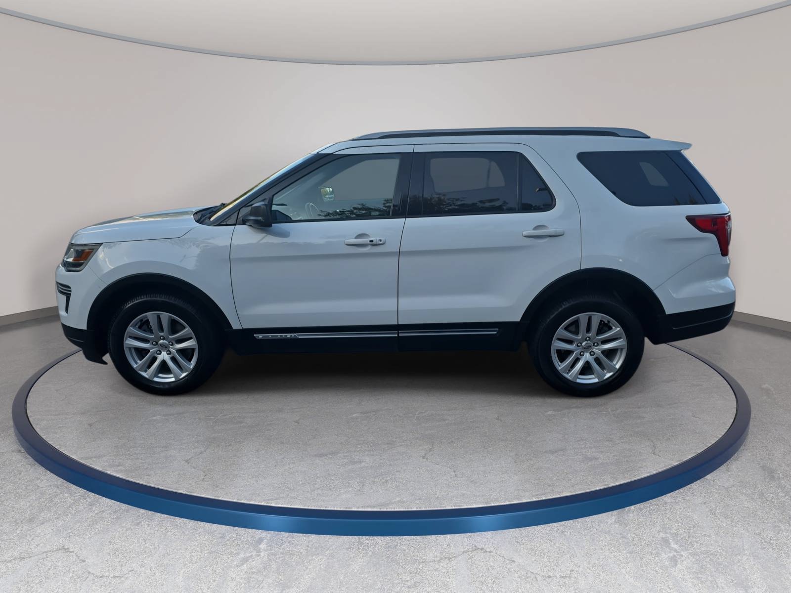 Used 2019 Ford Explorer XLT w/ Class III Trailer Tow Package AWD/4WD image 8