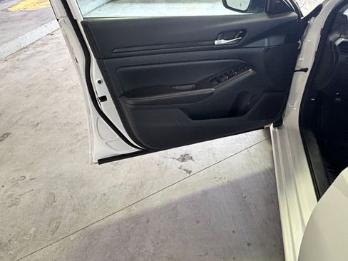 Used 2025 Nissan Altima 2.5 SV image 18