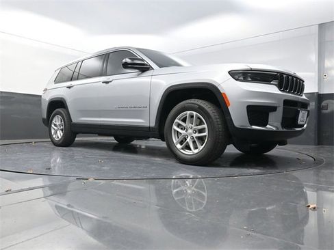 New 2025 Jeep Grand Cherokee L Laredo image 17