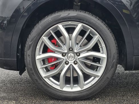 Used 2019 Maserati Levante GranLusso AWD/4WD image 11