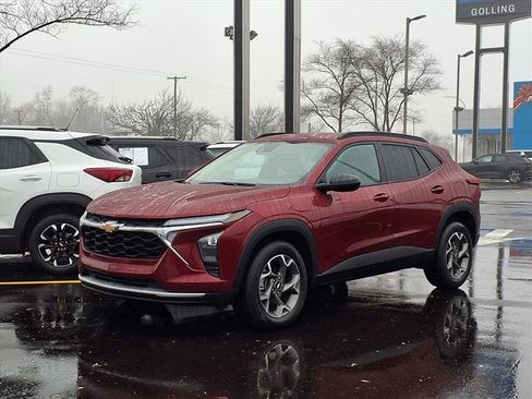 Used 2025 Chevrolet Trax LT w/ LT Convenience Package image 1