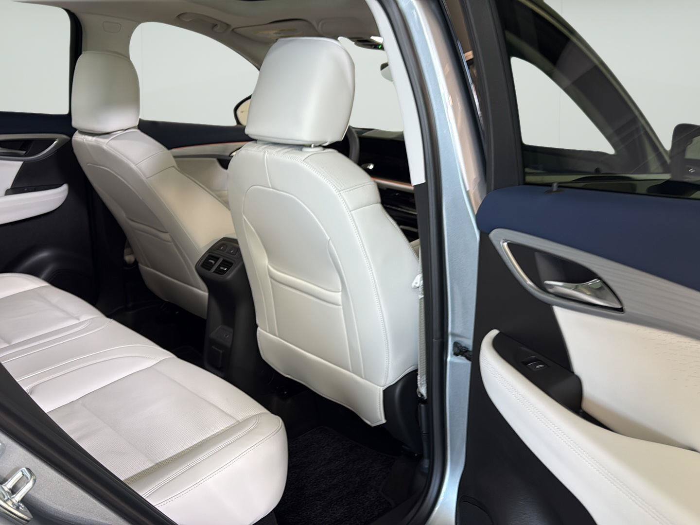 Certified 2026 Buick Envision Avenir AWD/4WD image 18