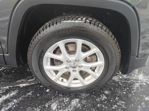 Used 2016 Jeep Cherokee Latitude w/ Cold Weather Group image 5