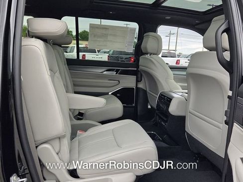 New 2026 Jeep Grand Wagoneer Limited AWD/4WD image 17