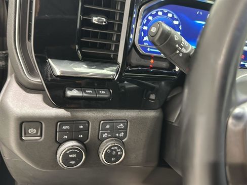 Used 2023 Chevrolet Silverado 1500 High Country w/ High Country Premium Package AWD/4WD image 23