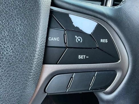 Used 2021 Jeep Grand Cherokee Laredo X AWD/4WD image 29
