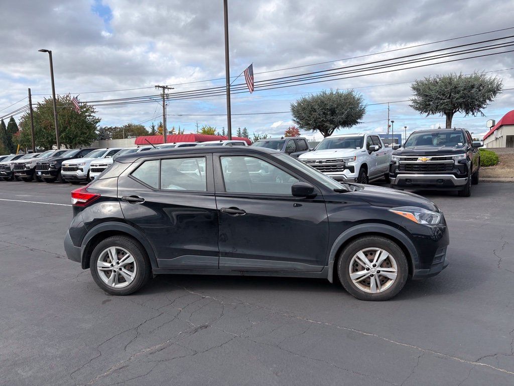 Used 2020 Nissan Kicks S FWD image 4