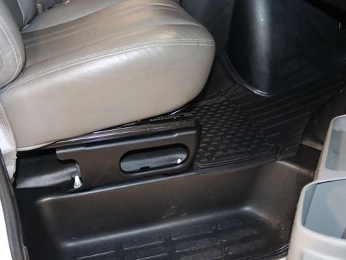 Used 2019 Chevrolet Express 3500 w/ Driver Convenience Package RWD image 49