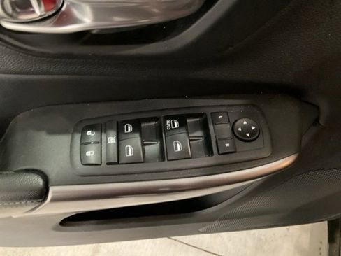 Used 2019 Jeep Cherokee Latitude w/ Popular Appearance Group image 5