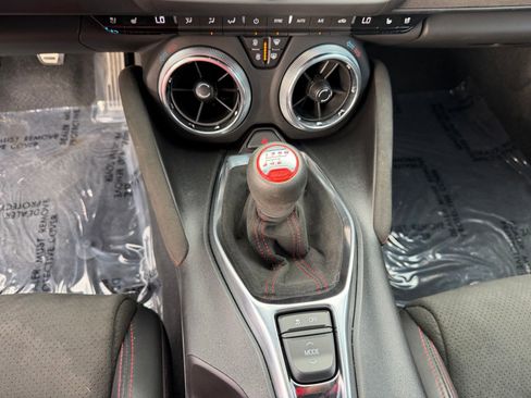 Used 2019 Chevrolet Camaro ZL1 RWD image 16