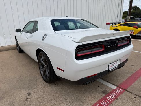 Used 2019 Dodge Challenger R/T RWD image 4