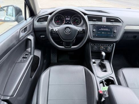 Used 2020 Volkswagen Tiguan SE w/ Panoramic Sunroof Package image 13