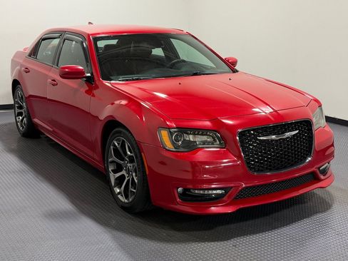 Used 2017 Chrysler 300 S w/ S Model Appearance Package RWD image 4