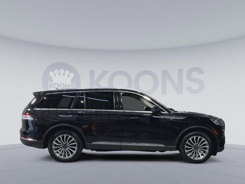 Used 2024 Lincoln Aviator AWD w/ Premium Package image 12