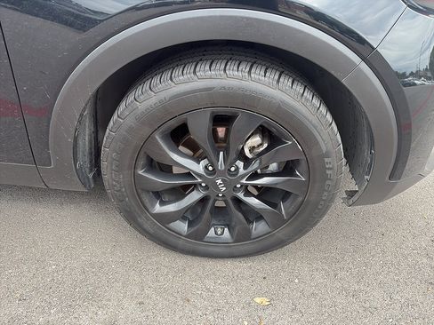 Used 2020 Kia Sorento S FWD image 2