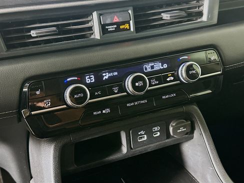 Used 2024 Honda Pilot Touring image 24