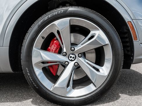 Certified 2023 Bentley Bentayga AWD/4WD image 16