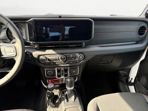 Used 2026 Jeep Gladiator Rubicon AWD/4WD image 11