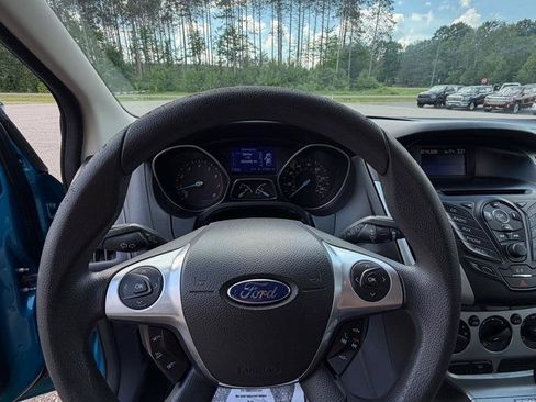 Used 2013 Ford Focus SE w/ SE Winter Pkg FWD image 10