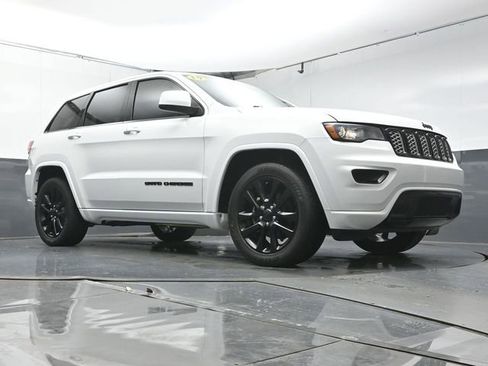 Used 2019 Jeep Grand Cherokee Altitude image 40