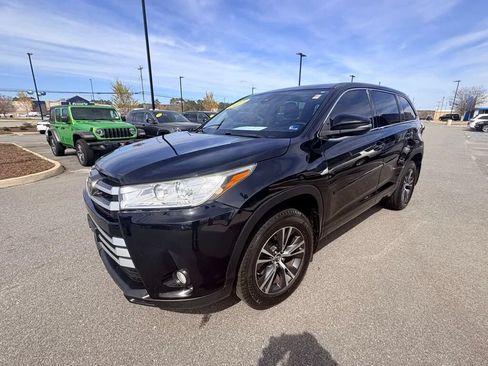 Used 2017 Toyota Highlander Plus w/ Protection Package #3 AWD/4WD image 5