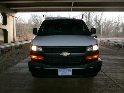 Used 2018 Chevrolet Express 2500 w/ Driver Convenience Package RWD image 27