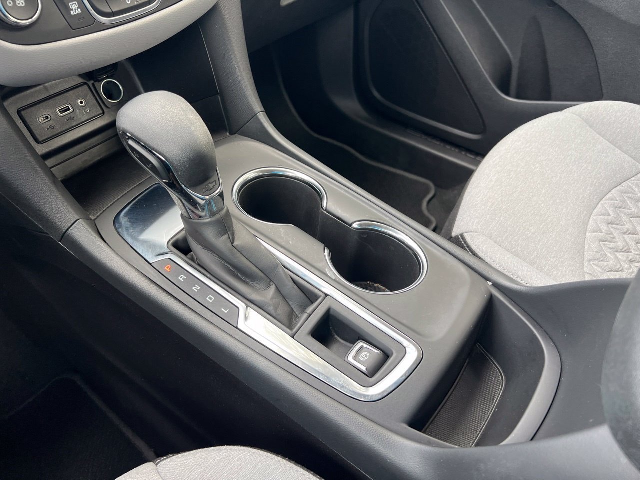 Used 2024 Chevrolet Equinox LS FWD image 23