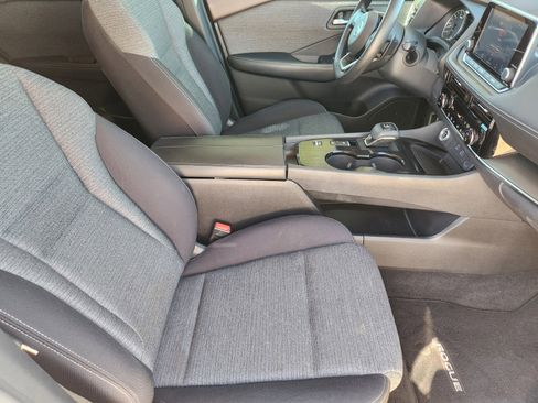 Used 2021 Nissan Rogue SV image 12