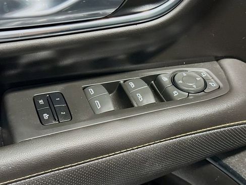 Used 2023 GMC Yukon XL AT4 w/ Technology Package image 17