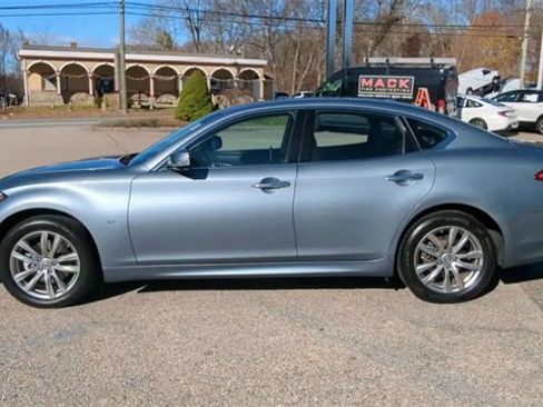 Used 2018 INFINITI Q70 Luxe image 5