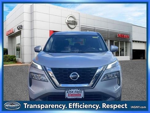 Certified 2021 Nissan Rogue SV image 2