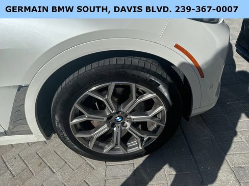Used 2021 BMW X7 xDrive40i w/ Premium Package 2 image 27