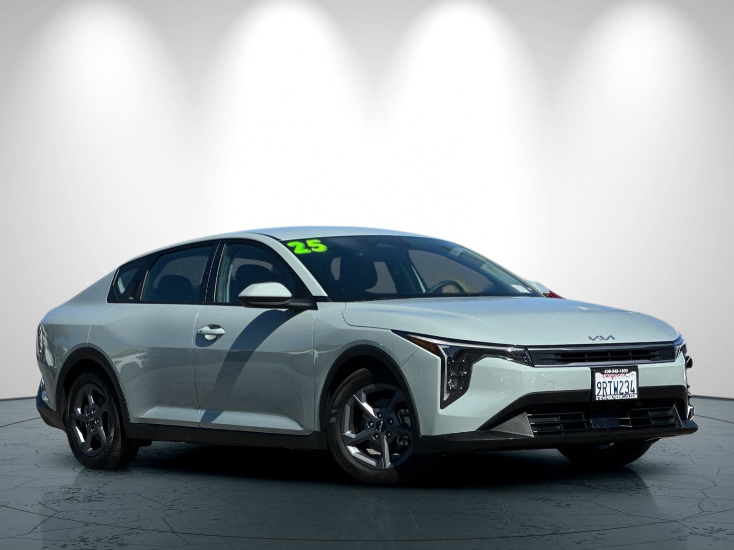 Used 2025 Kia K4 FWD image 2