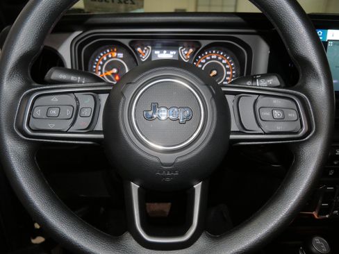 Used 2025 Jeep Gladiator Sport image 27