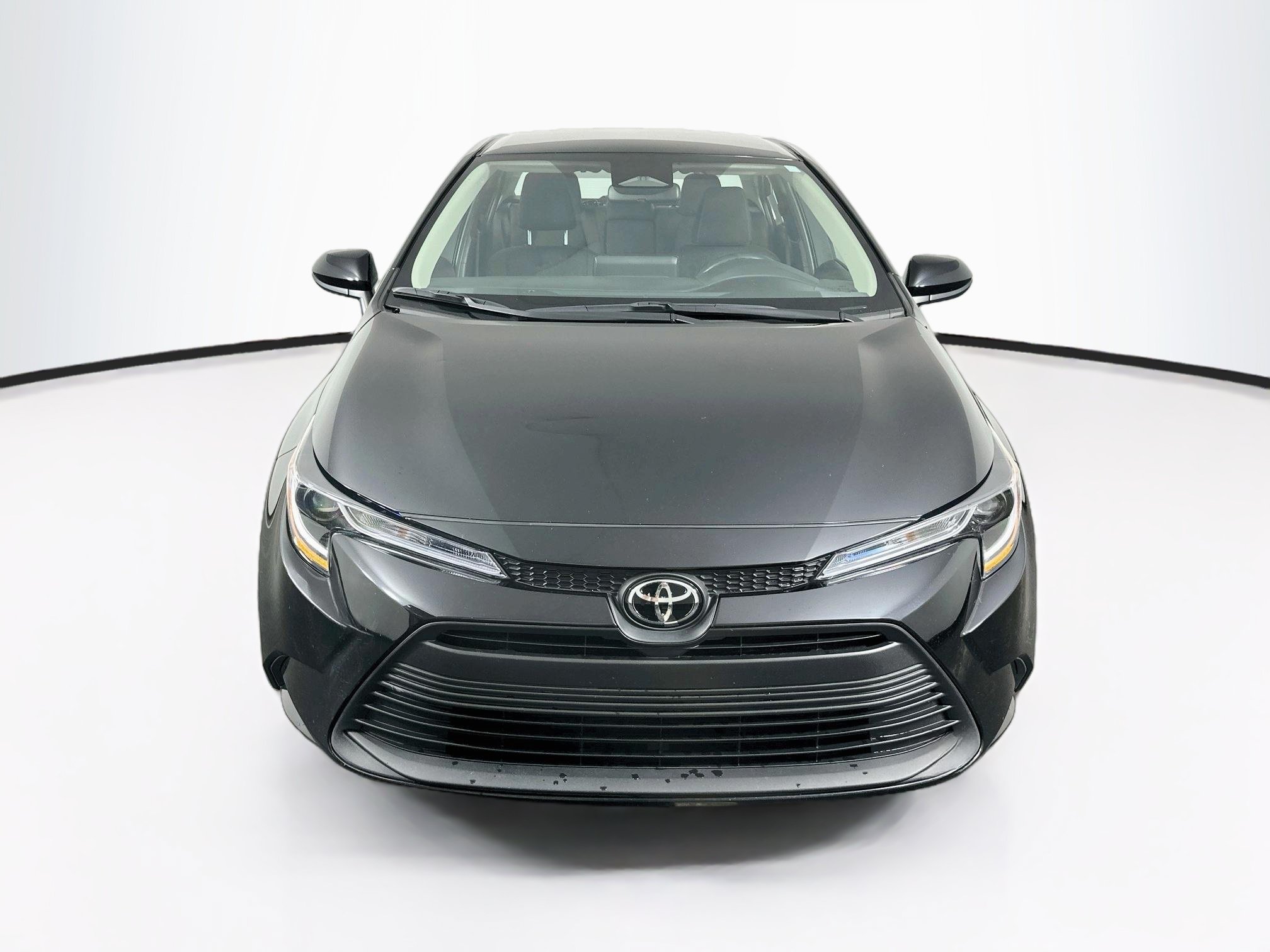 Used 2025 Toyota Corolla LE FWD image 2
