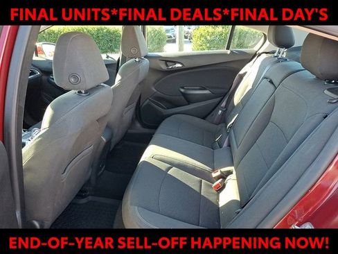 Used 2017 Chevrolet Cruze LT w/ Sun And Sound Package image 10