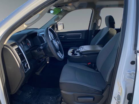 Used 2024 RAM 1500 Classic SLT image 9