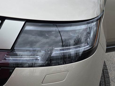 New 2026 Land Rover Range Rover SE image 32