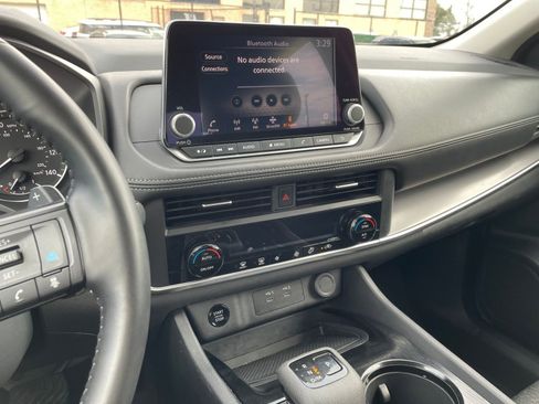 Used 2025 Nissan Rogue SV image 17