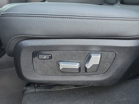 Used 2024 BMW X7 xDrive40i image 27