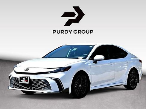 Used 2025 Toyota Camry SE w/ Convenience Package FWD image 4