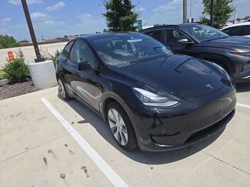 Used 2023 Tesla Model Y Long Range AWD/4WD image 3