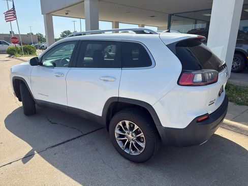 Used 2019 Jeep Cherokee Latitude Plus w/ Comfort/Convenience Group AWD/4WD image 7
