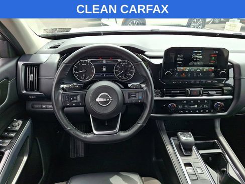 Used 2023 Nissan Pathfinder SL AWD/4WD image 2