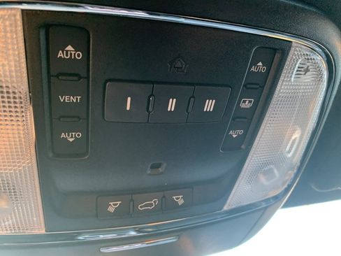 Used 2021 Jeep Grand Cherokee Limited w/ Luxury Group II image 19