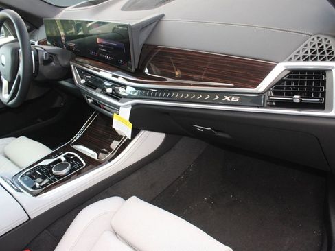 New 2026 BMW X5 xDrive50e image 35