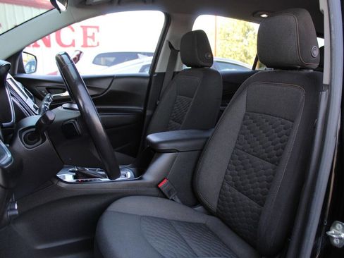 Used 2018 Chevrolet Equinox LT image 18