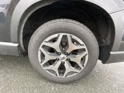 Used 2023 Subaru Forester Premium image 25